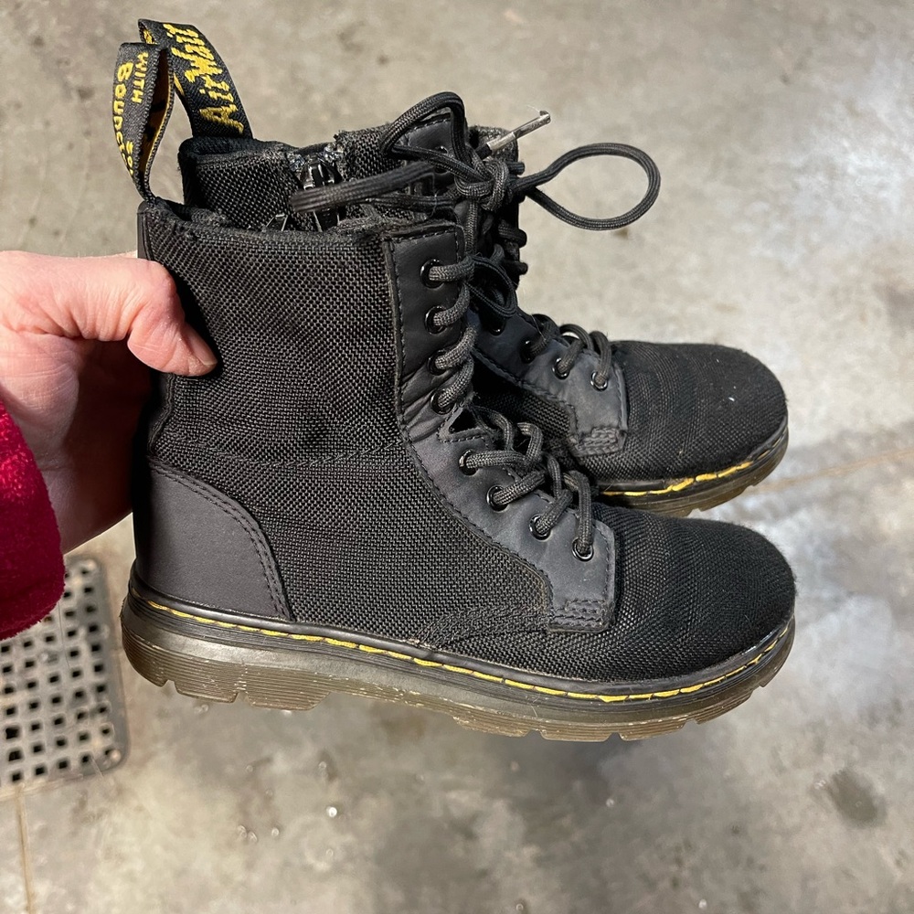 Doc Martens Dr Combs J AW004 Youth Kids Black Combat Boots Sz 1 Canvas Zip